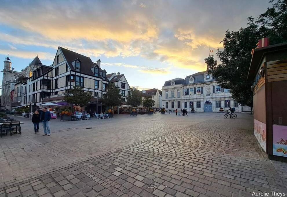 Le Clos Guivet Troyes Buitenkant foto